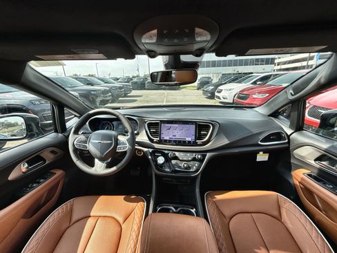New 2026 Chrysler Pacifica Pinnacle image 23