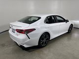 Used 2018 Toyota Camry SE image 3