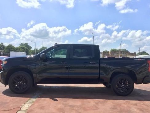 Used 2022 Chevrolet Silverado 1500 Custom w/ LPO, Blackout Package AWD/4WD image 9