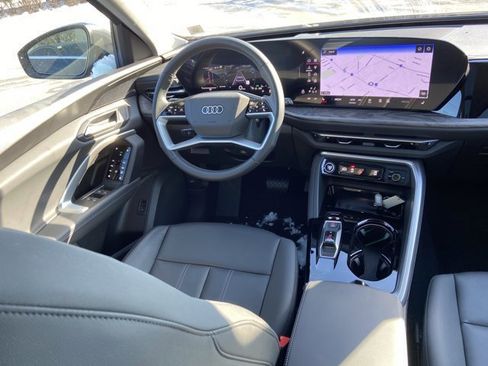 Used 2025 Audi Q5 Premium w/ Convenience Package image 13