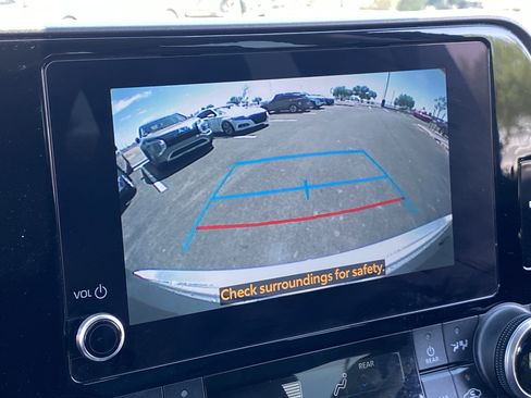 Used 2024 Toyota Highlander XLE FWD image 24