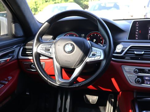 Used 2018 BMW 750i RWD image 14
