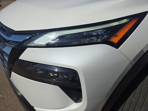 Used 2025 Nissan Rogue SV FWD image 17