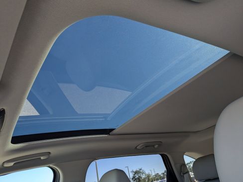 Certified 2025 Kia Sorento S w/ Panoramic Sunroof Package image 23