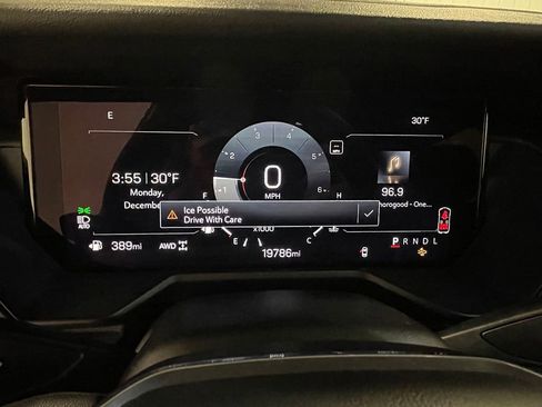 Used 2025 GMC Acadia Elevation image 30