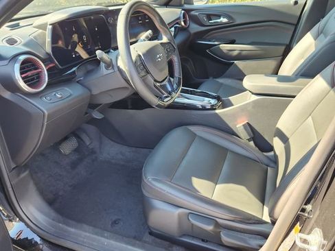 Used 2024 Chevrolet Trax RS w/ Sunroof Package image 10