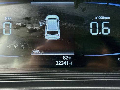Used 2025 Hyundai Venue SEL FWD image 19