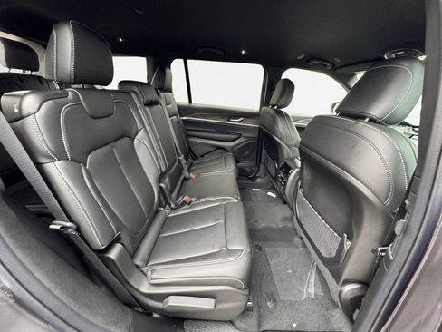 New 2025 Jeep Grand Cherokee L Limited w/ Black Appearance Package image 36