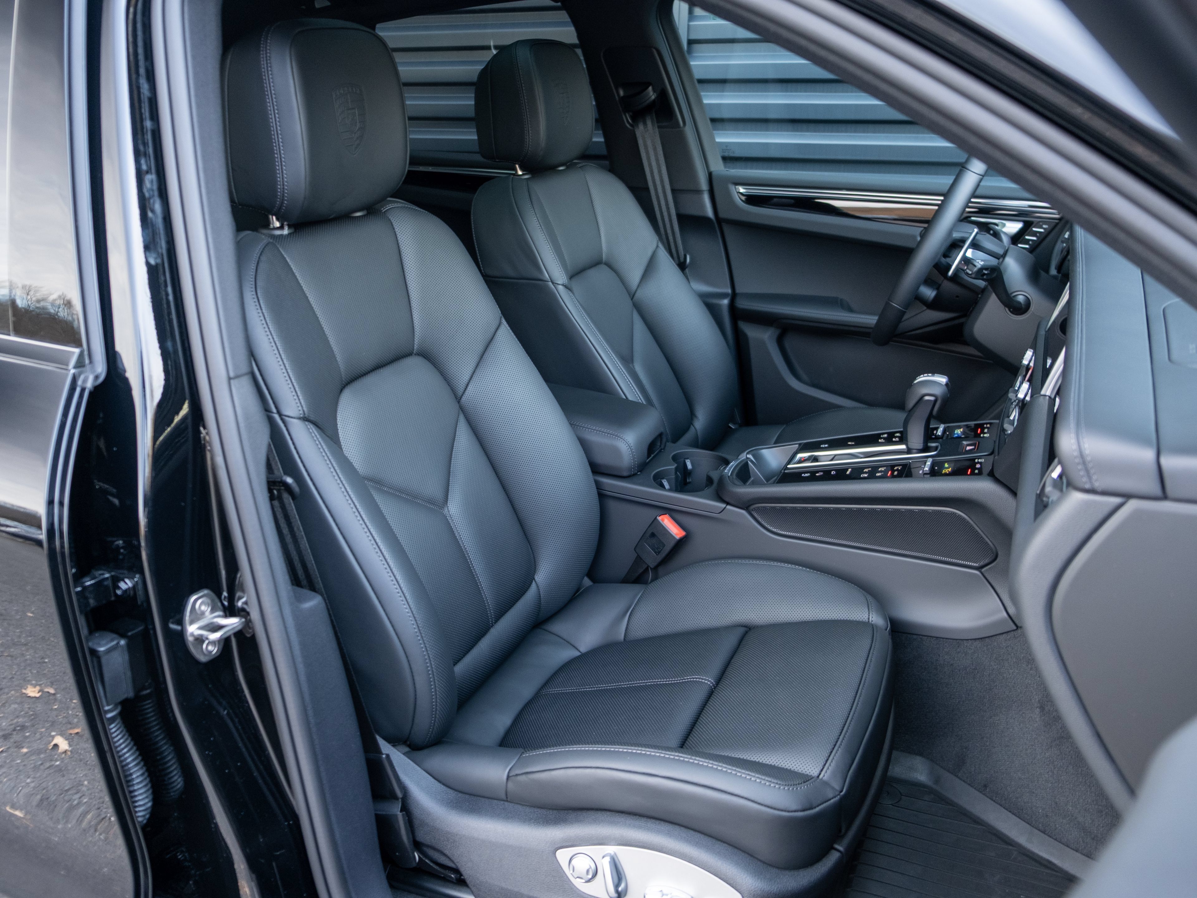 Certified 2026 Porsche Macan Turbo AWD/4WD image 43