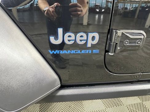 Used 2023 Jeep Wrangler Unlimited w/ Cold Weather Group image 10