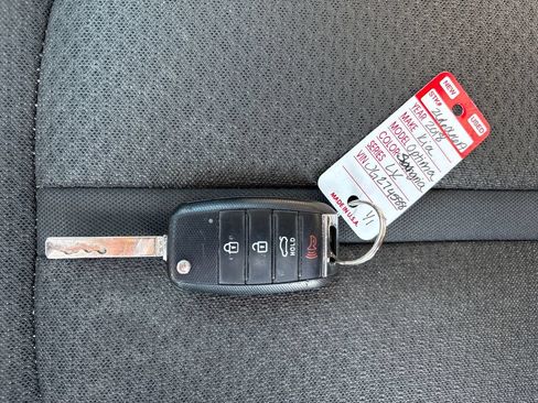 Used 2018 Kia Optima LX w/ 17" Alloy Wheels Package FWD image 26