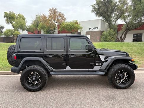 Used 2018 Jeep Wrangler Unlimited Sahara AWD/4WD image 2