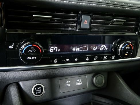 Used 2021 Nissan Rogue SV w/ Premium Package image 15