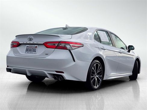 Used 2019 Toyota Camry SE image 4