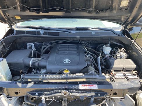 Used 2011 Toyota Tundra 4x4 CrewMax w/ SR5 Pkg image 28