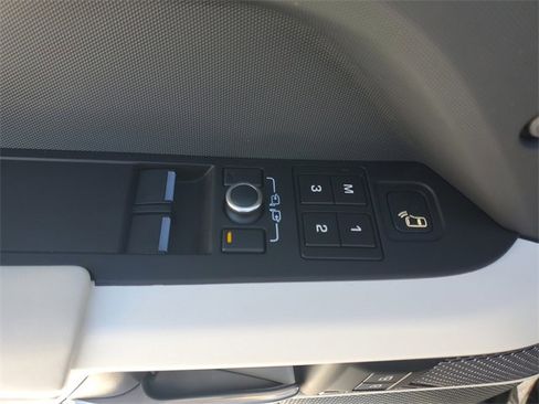 Used 2023 Land Rover Defender 90 X-Dynamic SE image 19