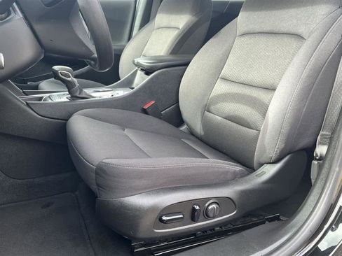 Used 2023 Chevrolet Malibu LT image 12