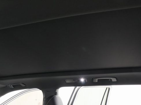 Used 2022 Volkswagen Tiguan SE R-Line image 9