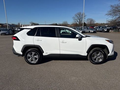 Used 2022 Toyota RAV4 XLE image 6