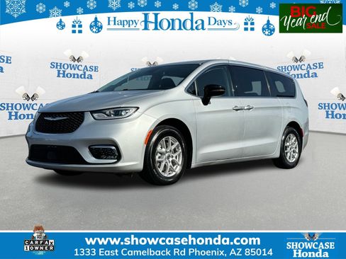 Used 2024 Chrysler Pacifica Touring-L image 1