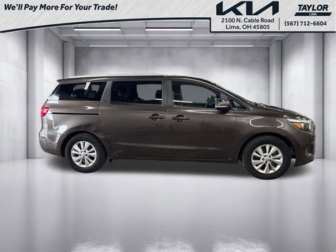 Used 2017 Kia Sedona LX w/ LX Essentials Premium Package image 4