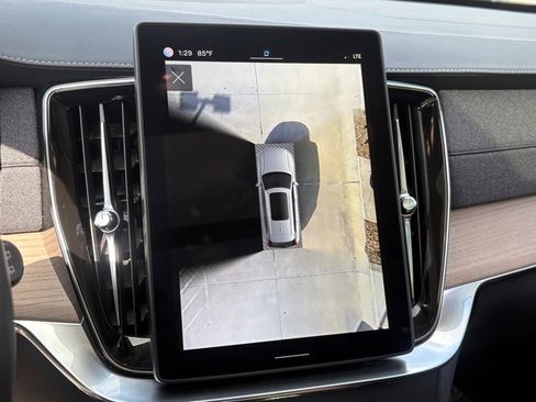 Certified 2025 Volvo XC90 B6 Plus image 23