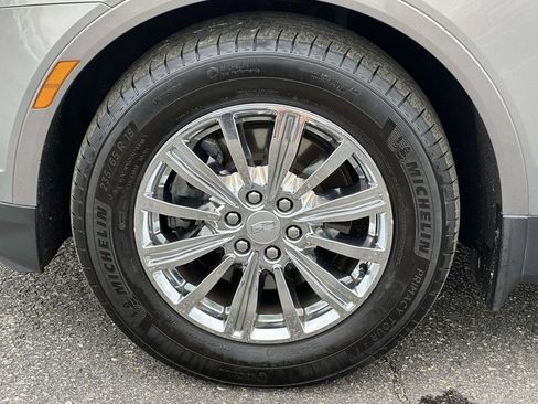 Used 2018 Cadillac XT5 Luxury w/ Driver Awareness Package FWD image 9