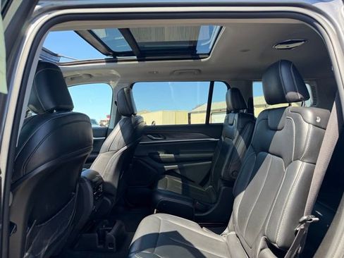 Certified 2023 Jeep Grand Cherokee L Limited AWD/4WD image 33