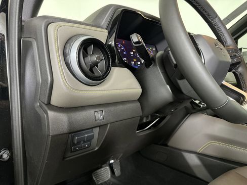 New 2025 Chevrolet Colorado ZR2 w/ Technology Package image 18