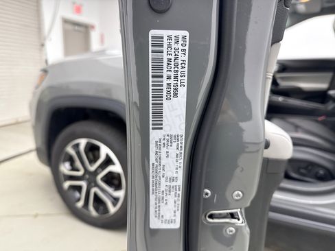 Used 2022 Jeep Compass Limited w/ Sun and Sound Group image 19