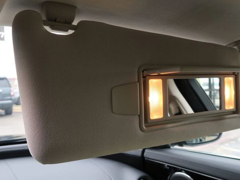 Used 2019 Jaguar XJ R-Sport image 39