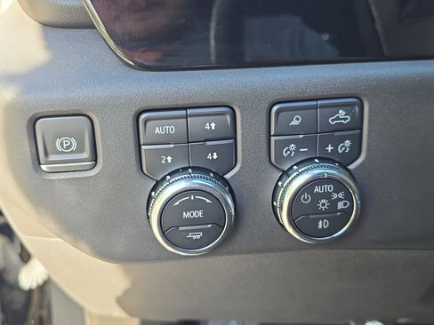 Used 2024 GMC Sierra 1500 SLT w/ SLT Premium Plus Package AWD/4WD image 24