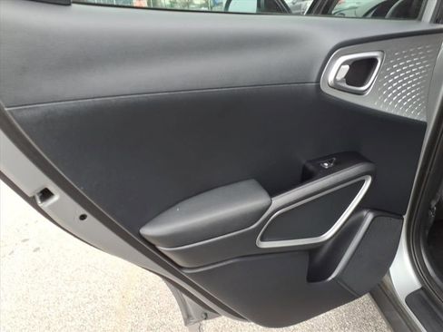 Used 2023 Kia Soul LX w/ LX Technology Package image 12