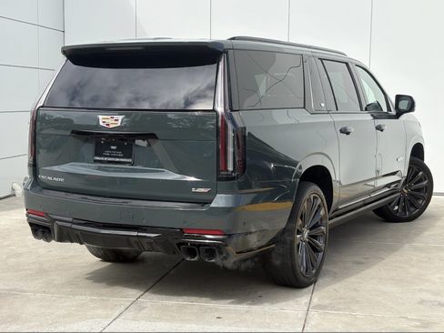 Certified 2025 Cadillac Escalade ESV V AWD/4WD image 7