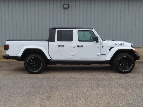 Used 2022 Jeep Gladiator Sport AWD/4WD image 2
