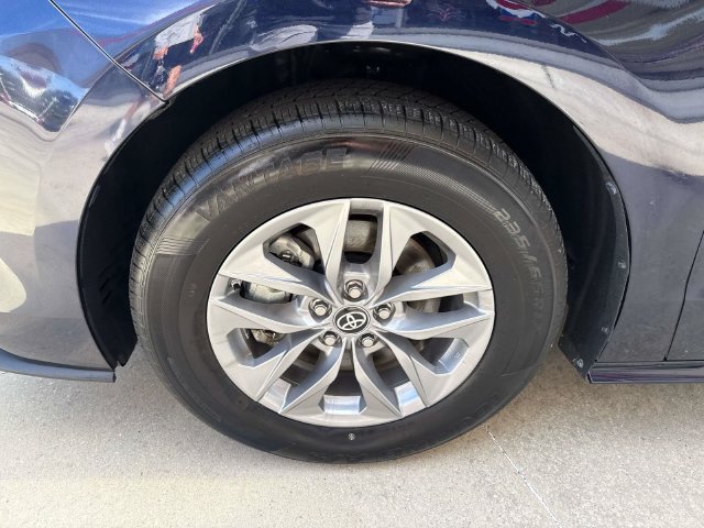 Used 2024 Toyota Sienna XLE FWD image 5