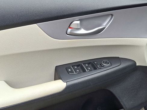 Used 2023 Kia Forte LXS FWD image 11