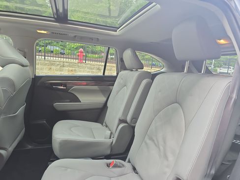 Used 2020 Toyota Highlander Platinum AWD/4WD image 14