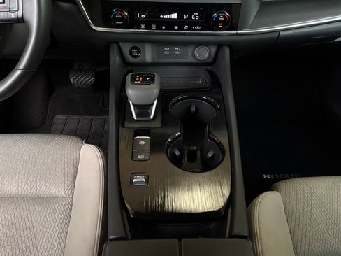 Used 2025 Nissan Rogue SV FWD image 15
