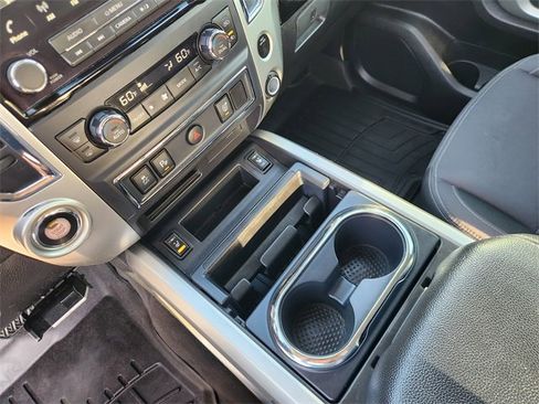 Used 2021 Nissan Titan SV w/ SV Convenience Package image 19