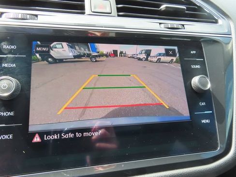 Used 2020 Volkswagen Tiguan SE w/ Panoramic Sunroof Package AWD/4WD image 28