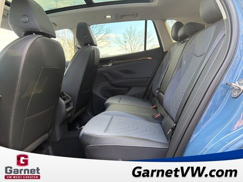 New 2025 Volkswagen Tiguan SE image 17