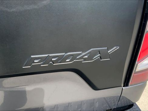 Used 2022 Nissan Titan PRO-4X w/ Pro-4x Convenience Package AWD/4WD image 10