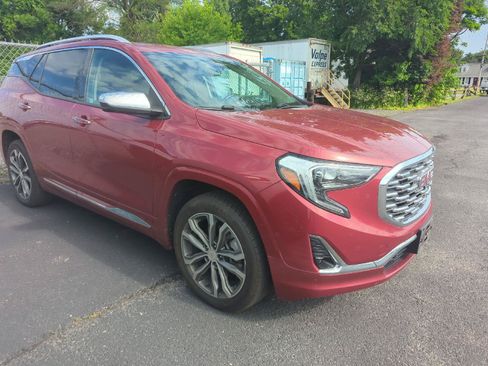 Used 2019 GMC Terrain Denali w/ Advanced Safety Package AWD/4WD image 6