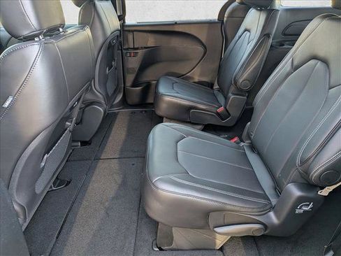 New 2026 Chrysler Pacifica Select image 13