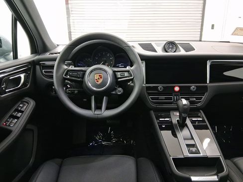 Used 2026 Porsche Macan image 24