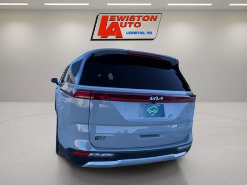 Used 2024 Kia Carnival EX image 4