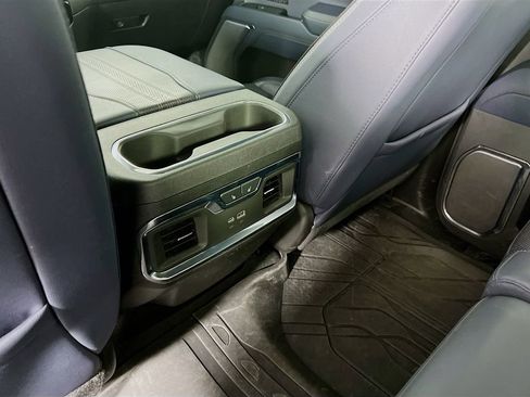 Certified 2024 Chevrolet Silverado 1500 High Country w/ Technology Package AWD/4WD image 26