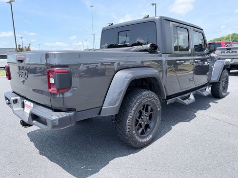 Used 2024 Jeep Gladiator Sport AWD/4WD image 6
