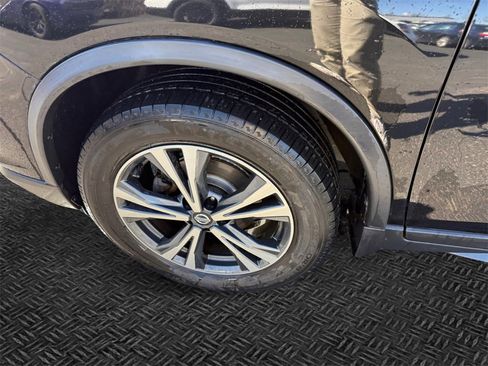 Used 2020 Nissan Rogue SV w/ Premium Package image 11